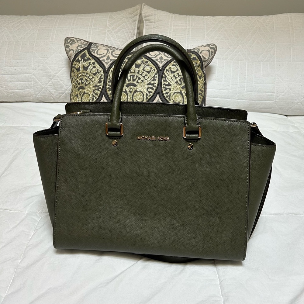 Michael Kors Selma Handbag with crossbody strap - Picture 11 of 15